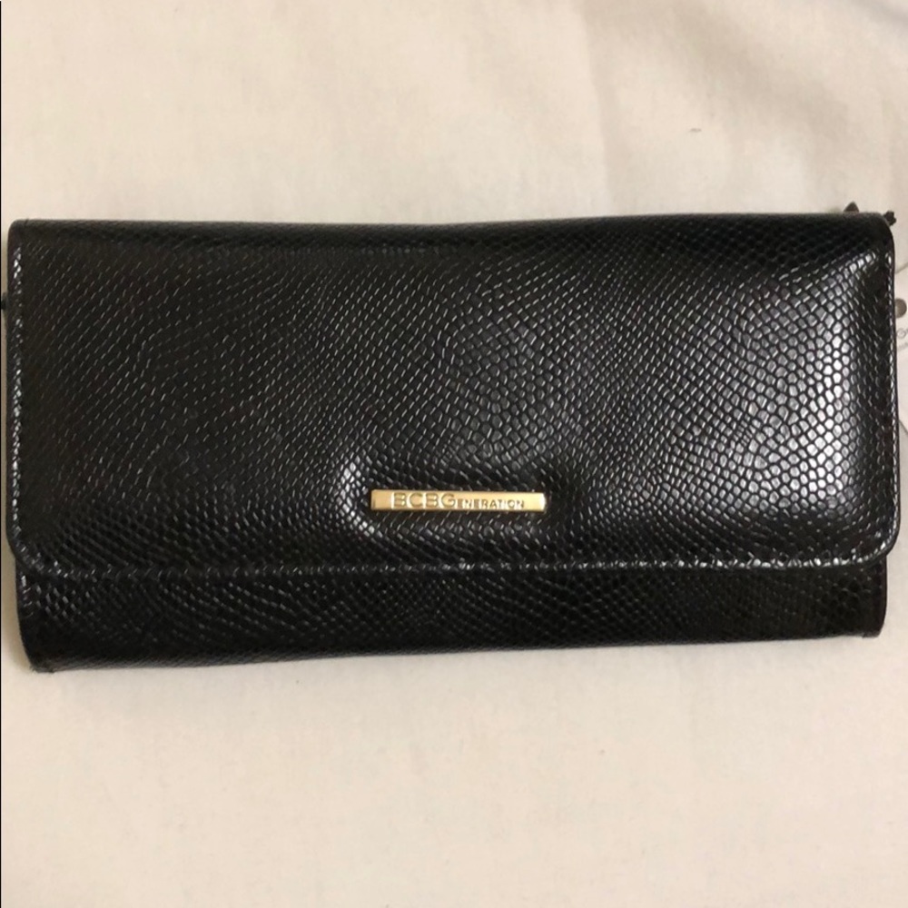 NWT 🖤 Black Faux Snake Skin BCBG Wallet